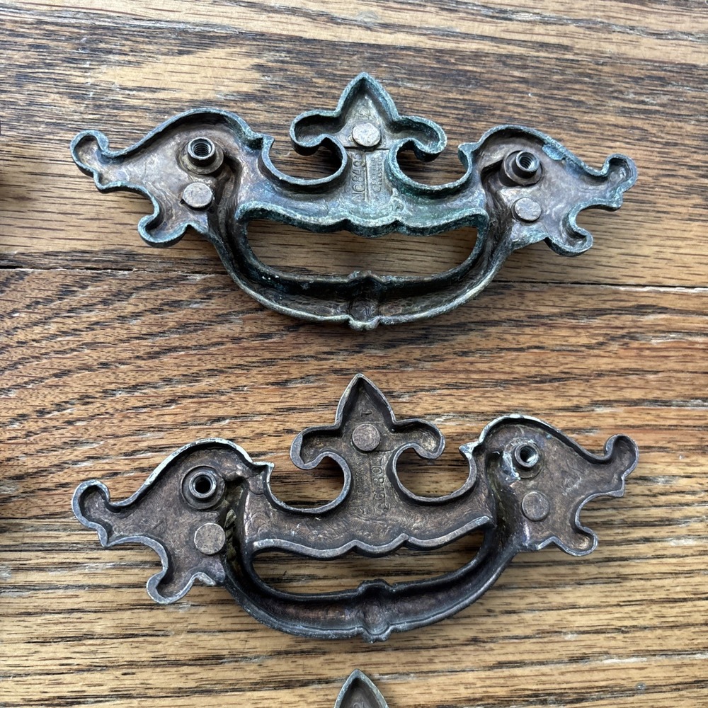 Vtg Keeler Brass Company Fleur De Lis Brass Patina Drawer Pull Handles Lot Of 8 - Picture 9 of 15